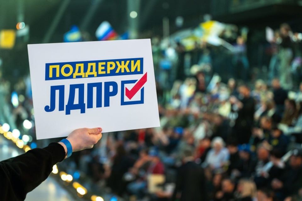 Галина Дуброва: ЛДПР за Великую Россию!. На многотысячном митинге в Москве Лидер ЛДПР Леонид Слуцкий представил манифест «ЛДПР за Великую Россию!» Галина Дуброва: ЛДПР за Великую Россию!. На многотысячном митинге в Москве Лидер ЛДПР Леонид Слуцкий представил манифест «ЛДПР за Великую Россию!»
