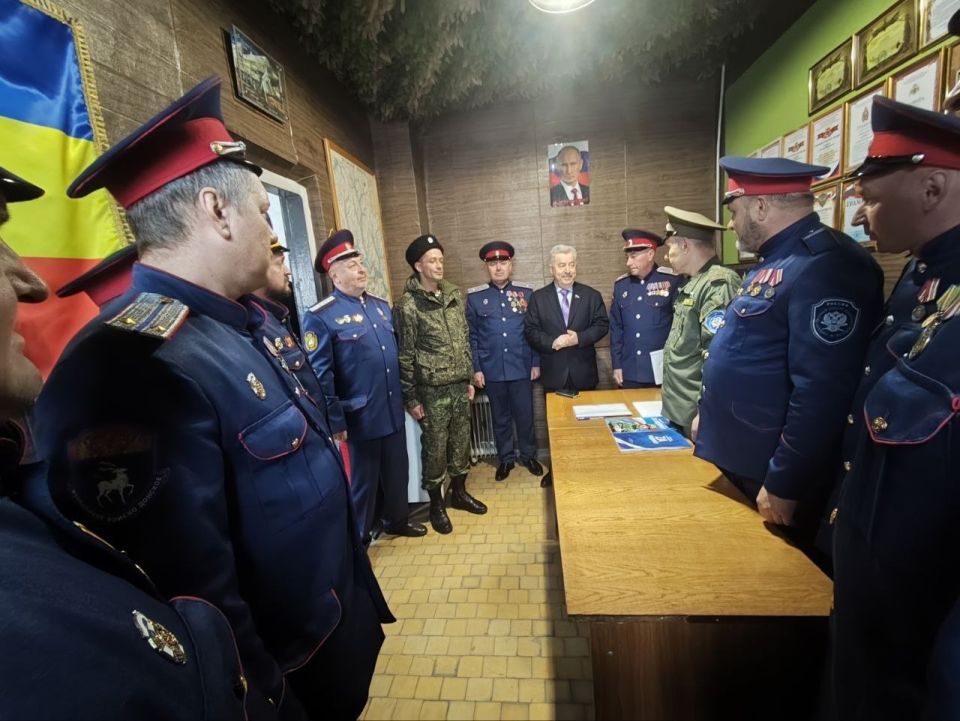 Виктор Водолацкий: Посещая муниципальные образования Луганской Народной Республики обязательно встречаюсь с казаками этих территорий Виктор Водолацкий: Посещая муниципальные образования Луганской Народной Республики обязательно встречаюсь с казаками этих территорий