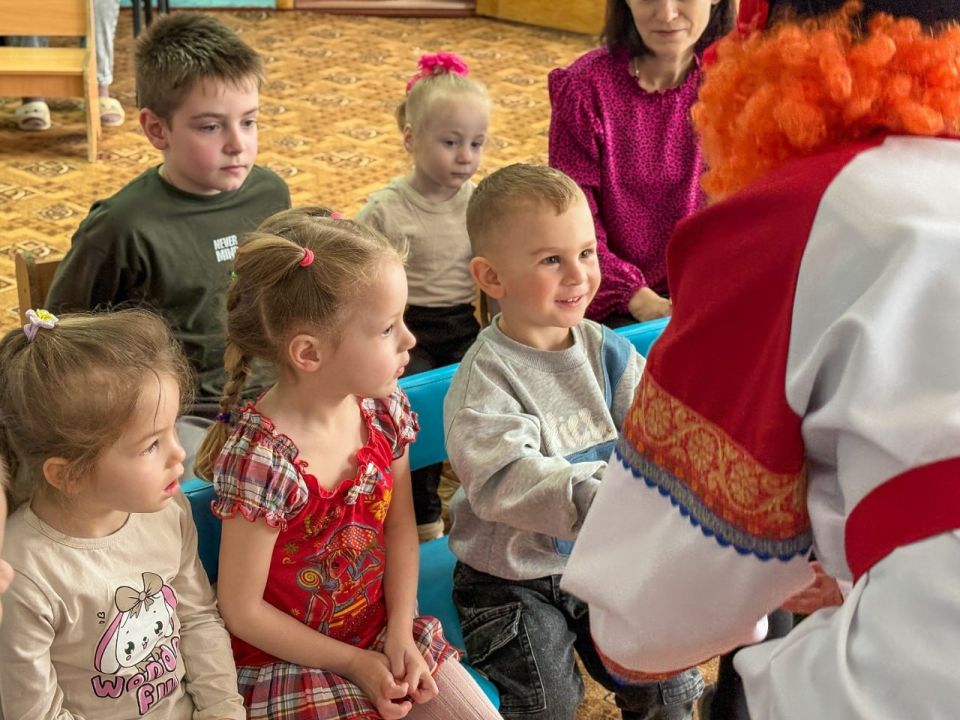 Команда проекта "Путешествие в прошлое" приехала в гости к детям в поселок Краснодон Команда проекта "Путешествие в прошлое" приехала в гости к детям в поселок Краснодон