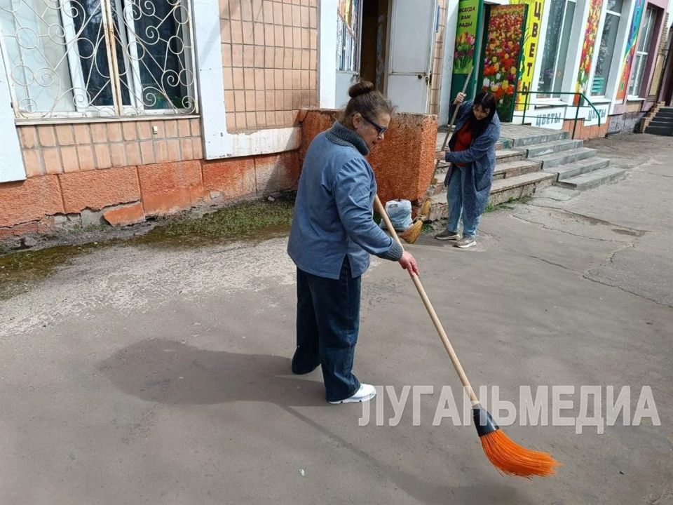 Коллектив «ЛУГАНЬМЕДИА» провел субботник Коллектив «ЛУГАНЬМЕДИА» провел субботник