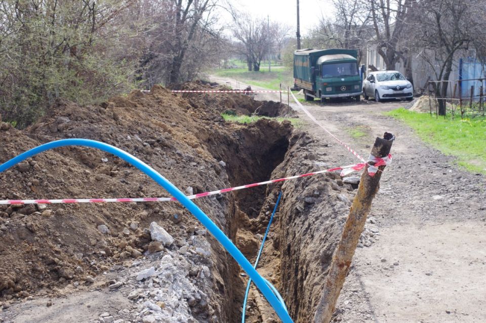 Сергей Крамаренко: В поселке Славяносербск в рамках аварийно-восстановительных работ сотрудники АО «Алтайводсервис» завершают замену аварийного участка водопроводной трубы протяженностью 130 метров по ул. Мира Сергей Крамаренко: В поселке Славяносербск в рамках аварийно-восстановительных работ сотрудники АО «Алтайводсервис» завершают замену аварийного участка водопроводной трубы протяженностью 130 метров по ул. Мира