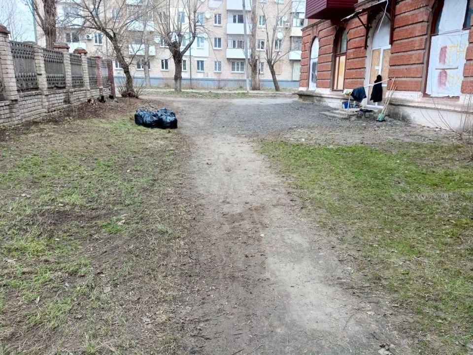Сотрудники Рубежанского городского музея активно участвовали в общегородском субботнике Сотрудники Рубежанского городского музея активно участвовали в общегородском субботнике