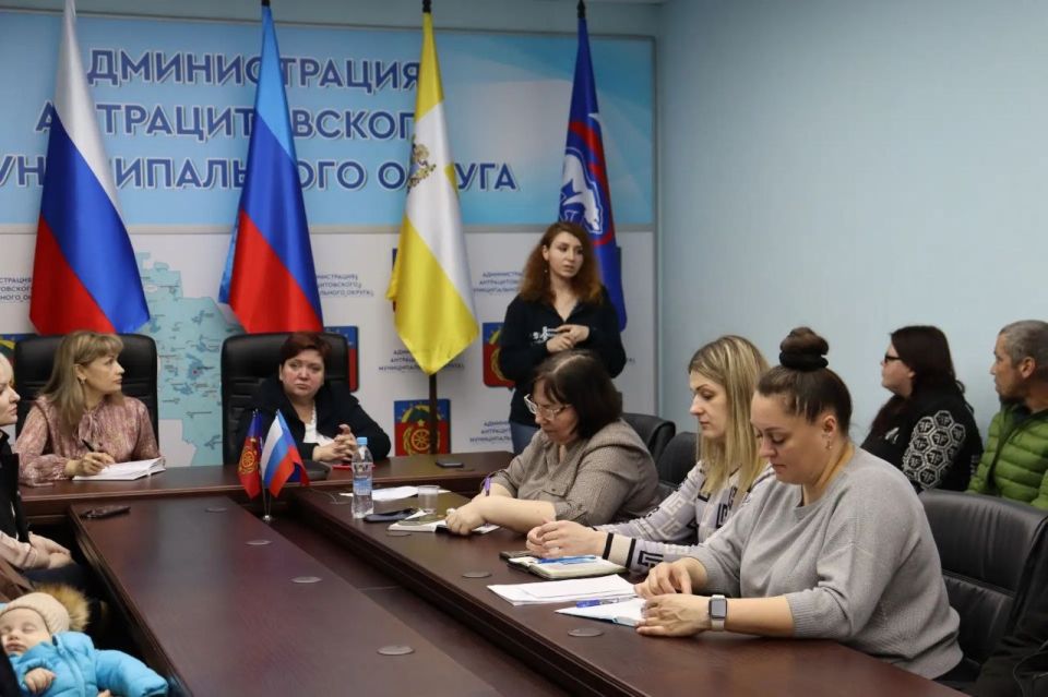 В Антраците прошла встреча специалистов благотворительной организации «Детские деревни SOS» с семьями, оказавшимися в сложной жизненной ситуации, а также с опекунами несовершеннолетних детей В Антраците прошла встреча специалистов благотворительной организации «Детские деревни SOS» с семьями, оказавшимися в сложной жизненной ситуации, а также с опекунами несовершеннолетних детей