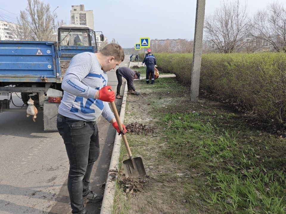 В Рубежном стартовала эстафета добрых дел «Весна – пора наводить порядки» от «Единой России» В Рубежном стартовала эстафета добрых дел «Весна – пора наводить порядки» от «Единой России»