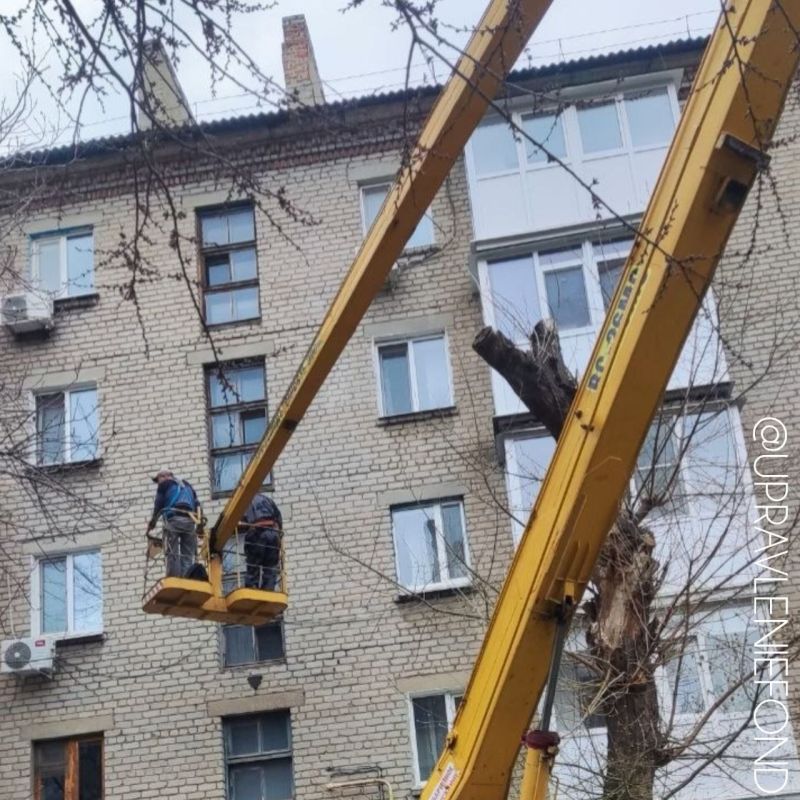 Луганский филиал отремонтировал крыши многоэтажек на квартале Луганском и улице Лутугинской Луганский филиал отремонтировал крыши многоэтажек на квартале Луганском и улице Лутугинской