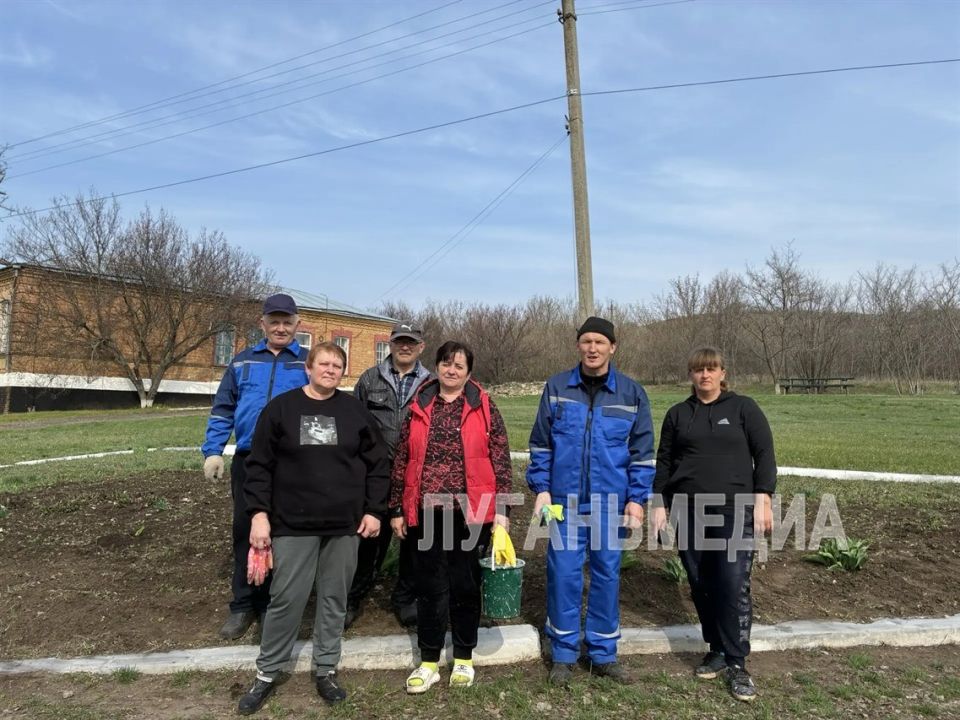 В Алексеевке Белокуракинского округа провели субботник В Алексеевке Белокуракинского округа провели субботник
