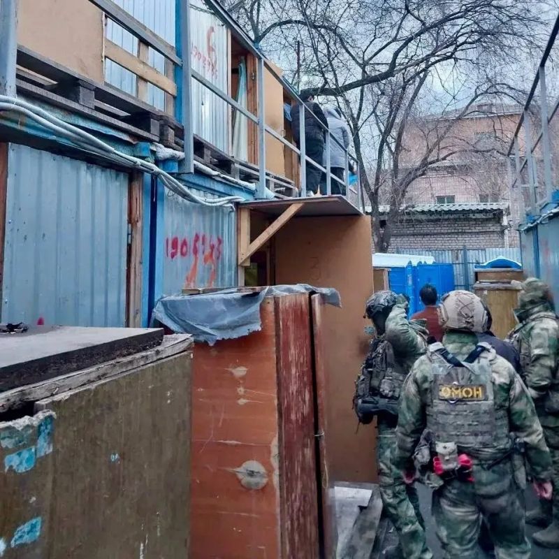 Штрафы на полмиллиона и депортация: в ЛНР прошли проверки соблюдения миграционных законов Штрафы на полмиллиона и депортация: в ЛНР прошли проверки соблюдения миграционных законов