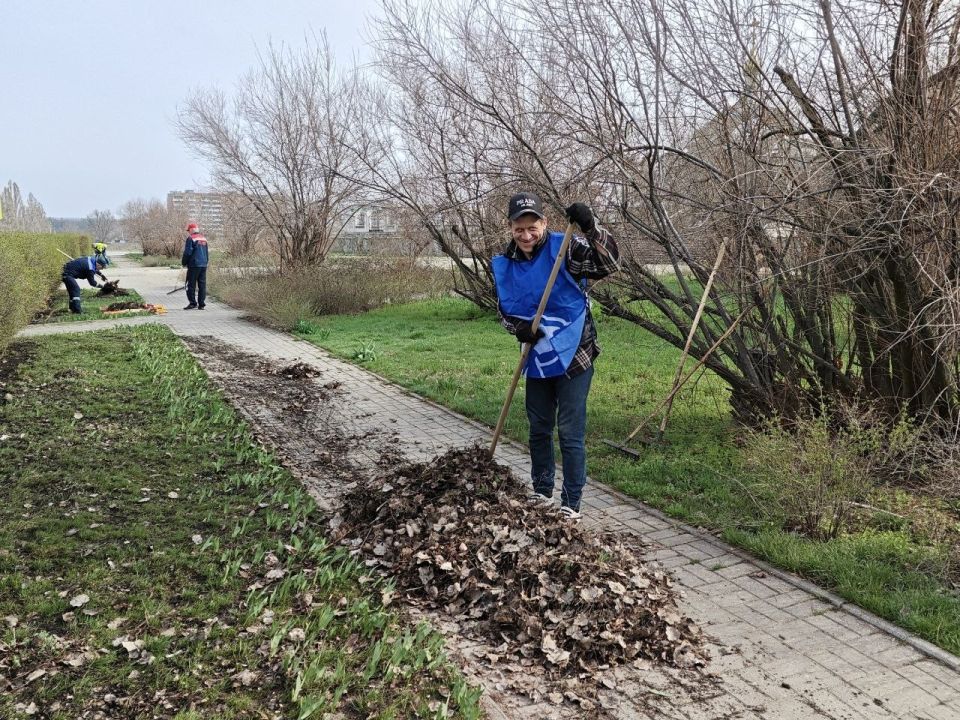 В Рубежном стартовала эстафета добрых дел «Весна – пора наводить порядки» от «Единой России» В Рубежном стартовала эстафета добрых дел «Весна – пора наводить порядки» от «Единой России»