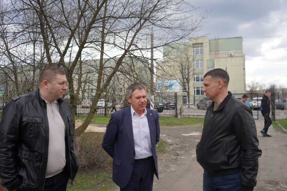 В Свердловском колледже регион-шеф выполняет ремонт спортзала В Свердловском колледже регион-шеф выполняет ремонт спортзала