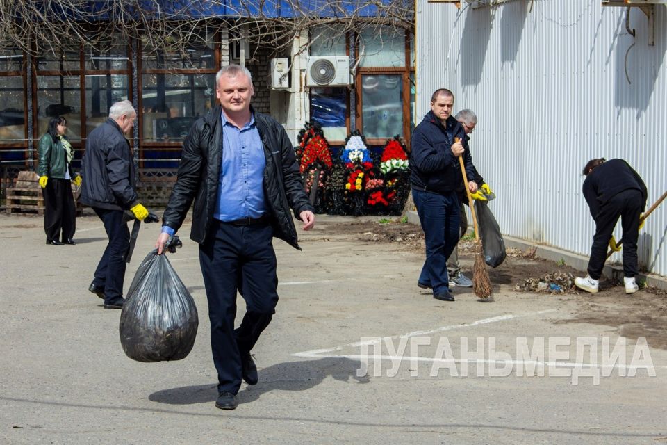Коллектив «ЛУГАНЬМЕДИА» провел субботник Коллектив «ЛУГАНЬМЕДИА» провел субботник