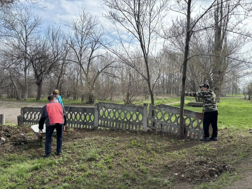 Сотрудники отдела жизнеобеспечения пгт Северный, с. Давыдо-Никольское, с. Великий Суходол, активисты Единой России, а также представители организаций и учреждений, работающих на подведомственной территории, совместно провели... Сотрудники отдела жизнеобеспечения пгт Северный, с. Давыдо-Никольское, с. Великий Суходол, активисты Единой России, а также представители организаций и учреждений, работающих на подведомственной территории, совместно провели...