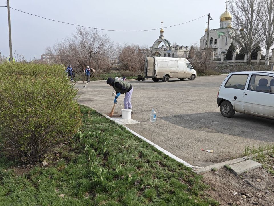 В Рубежном стартовала эстафета добрых дел «Весна – пора наводить порядки» от «Единой России» В Рубежном стартовала эстафета добрых дел «Весна – пора наводить порядки» от «Единой России»