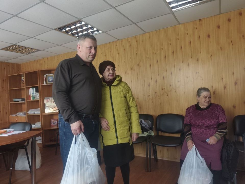 Сегодня муниципальный депутат фракции "Единой России" провёл выездной приём граждан в селе Белоскелеватое Сегодня муниципальный депутат фракции "Единой России" провёл выездной приём граждан в селе Белоскелеватое