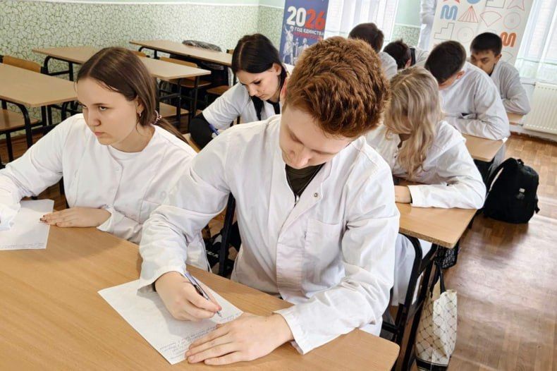 Студенты Свердловского медицинского колледжа приняли участие в акции «Письмо солдату» Студенты Свердловского медицинского колледжа приняли участие в акции «Письмо солдату»