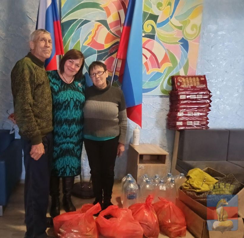 Волонтеры гуманитарного центра Лисичанска привезли эвакуированным жителям Северска продуктовые наборы, одежду и питьевую воду Волонтеры гуманитарного центра Лисичанска привезли эвакуированным жителям Северска продуктовые наборы, одежду и питьевую воду