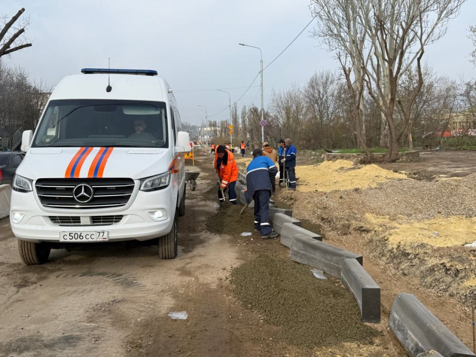 В Луганске на улице Фрунзе полным ходом идет ремонт дороги В Луганске на улице Фрунзе полным ходом идет ремонт дороги