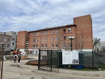 Виктор Водолацкий: В 2024 году, посещая Луганскую городскую многопрофильную больницу № 2, поздравил коллектив учреждения с профессиональным праздником и выразил искреннюю благодарность лучшим специалистам, вручив им... Виктор Водолацкий: В 2024 году, посещая Луганскую городскую многопрофильную больницу № 2, поздравил коллектив учреждения с профессиональным праздником и выразил искреннюю благодарность лучшим специалистам, вручив им...