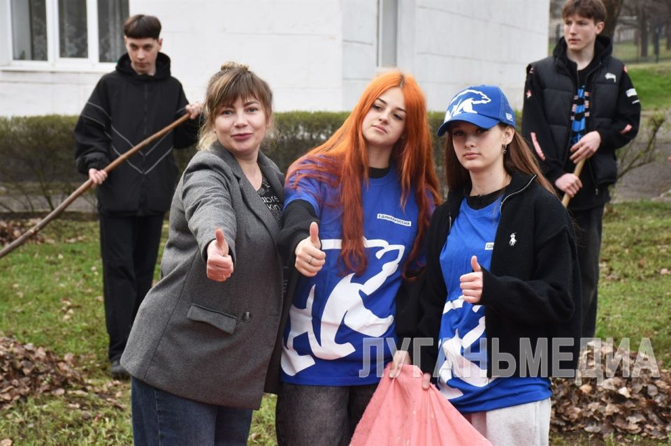 Активисты Брянки присоединились к эстафете добрых дел «Единой России» Активисты Брянки присоединились к эстафете добрых дел «Единой России»