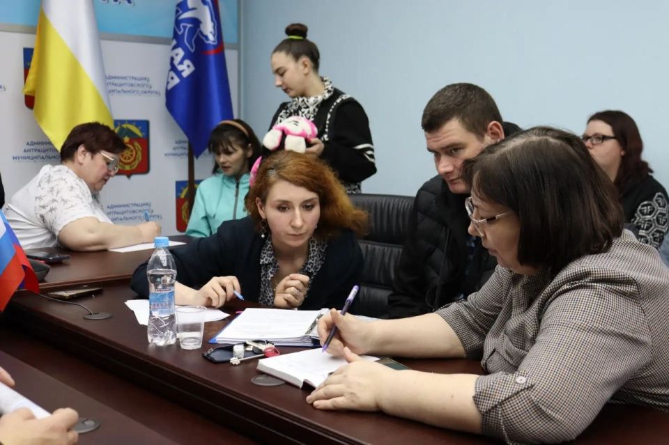 В Антраците прошла встреча специалистов благотворительной организации «Детские деревни SOS» с семьями, оказавшимися в сложной жизненной ситуации, а также с опекунами несовершеннолетних детей В Антраците прошла встреча специалистов благотворительной организации «Детские деревни SOS» с семьями, оказавшимися в сложной жизненной ситуации, а также с опекунами несовершеннолетних детей