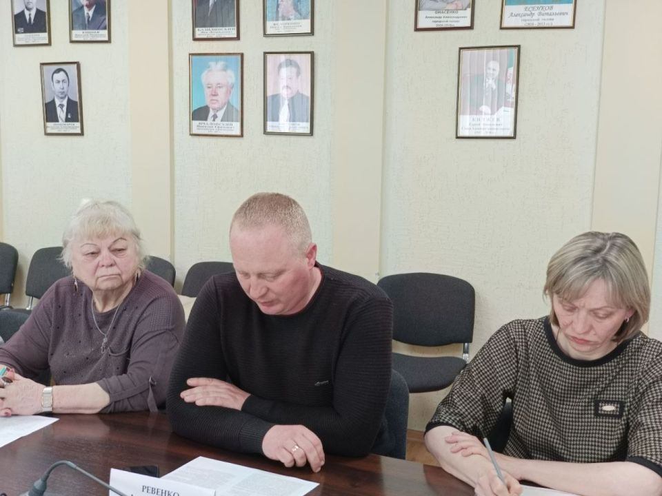 В Администрации городского округа город Ровеньки состоялось заседание круглого стола субъектов системы профилактики детской преступности и безнадзорности городского округа город Ровеньки В Администрации городского округа город Ровеньки состоялось заседание круглого стола субъектов системы профилактики детской преступности и безнадзорности городского округа город Ровеньки
