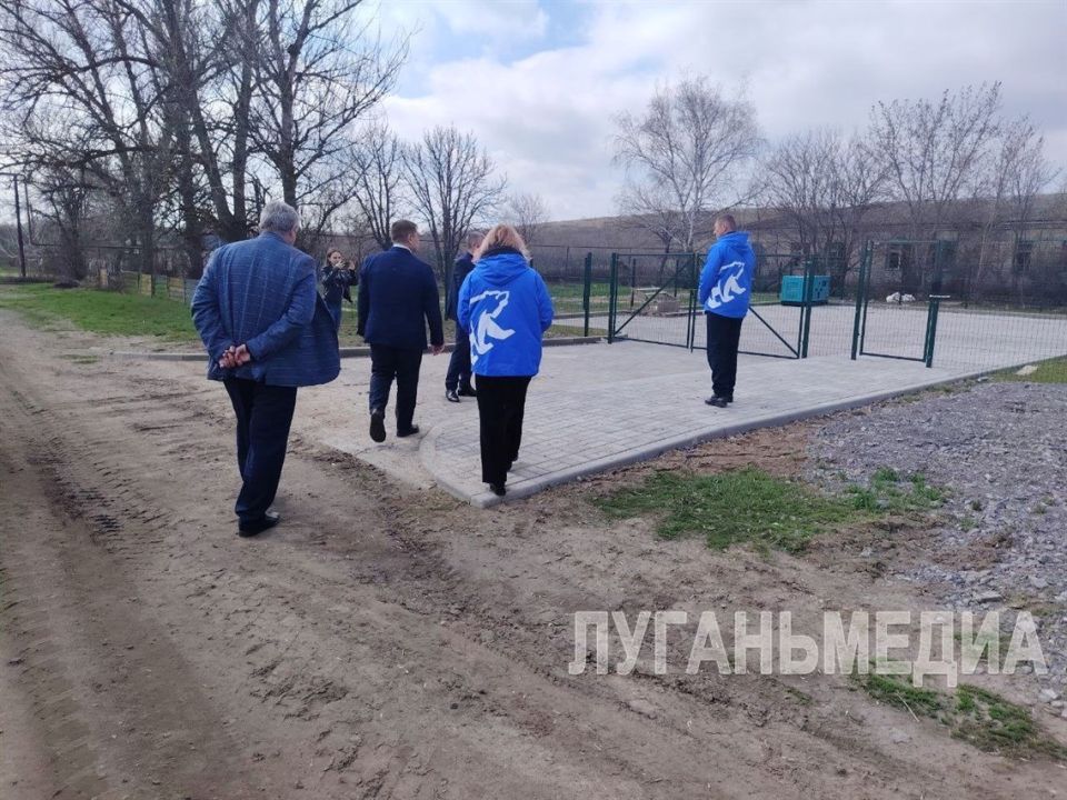 Единороссы проверили качество асфальта на трассе Никольское – Бараниковка Единороссы проверили качество асфальта на трассе Никольское – Бараниковка