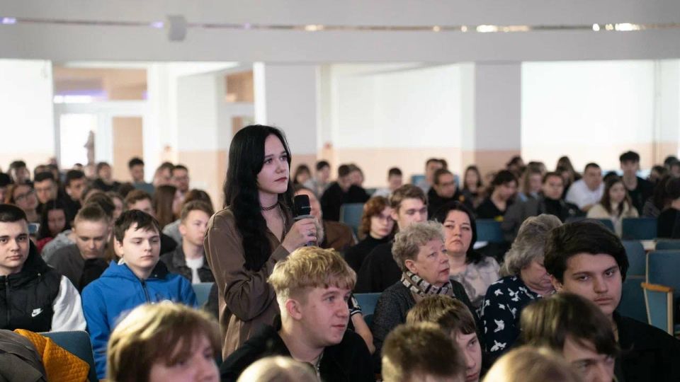 Сегодня состоялась встреча с заместителем Председателя Правительства Луганской Народной Республики — Иваном Кусовым в рамках федеральной программы «ГосСтарт.Диалог» в ЛГУ им. В. Даля Сегодня состоялась встреча с заместителем Председателя Правительства Луганской Народной Республики — Иваном Кусовым в рамках федеральной программы «ГосСтарт.Диалог» в ЛГУ им. В. Даля