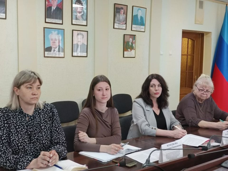 В Администрации городского округа город Ровеньки состоялось заседание круглого стола субъектов системы профилактики детской преступности и безнадзорности городского округа город Ровеньки В Администрации городского округа город Ровеньки состоялось заседание круглого стола субъектов системы профилактики детской преступности и безнадзорности городского округа город Ровеньки
