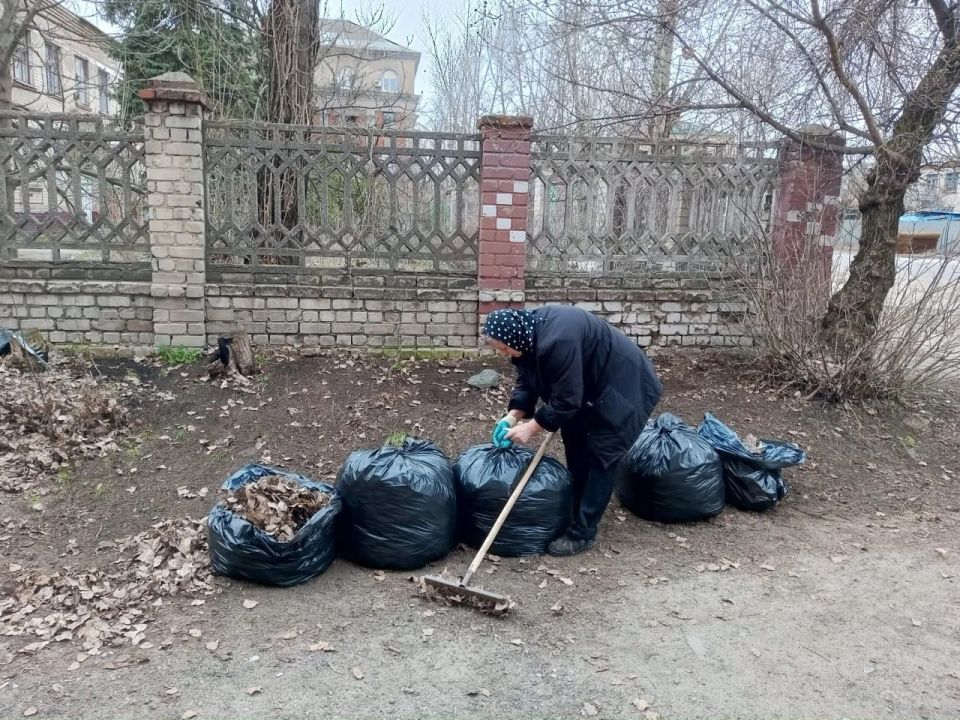 Сотрудники Рубежанского городского музея активно участвовали в общегородском субботнике Сотрудники Рубежанского городского музея активно участвовали в общегородском субботнике