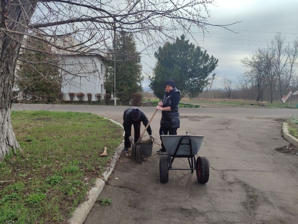 В поселках Софиевский и Запорожье продолжаются работы по благоустройству В поселках Софиевский и Запорожье продолжаются работы по благоустройству