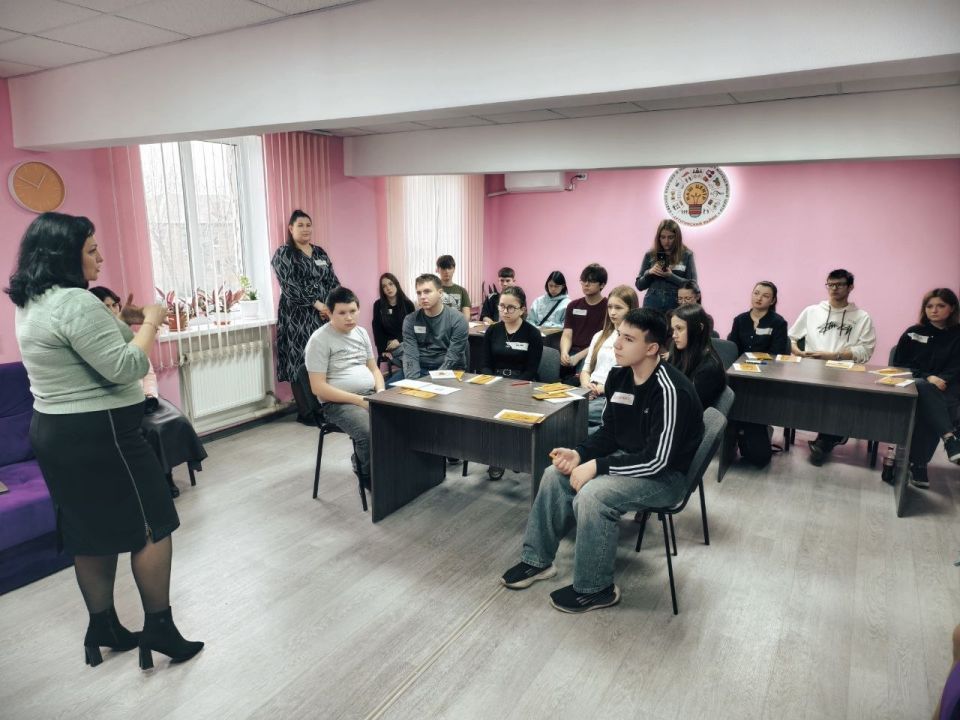 Евгений Бондарь: В Лутугино стартовала пилотная смена молодежного лагеря «Лето. Увлечение. Ты» Евгений Бондарь: В Лутугино стартовала пилотная смена молодежного лагеря «Лето. Увлечение. Ты»