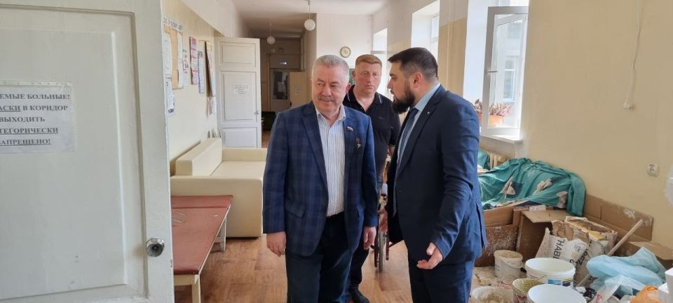 Виктор Водолацкий: В 2024 году, посещая Луганскую городскую многопрофильную больницу № 2, поздравил коллектив учреждения с профессиональным праздником и выразил искреннюю благодарность лучшим специалистам, вручив им... Виктор Водолацкий: В 2024 году, посещая Луганскую городскую многопрофильную больницу № 2, поздравил коллектив учреждения с профессиональным праздником и выразил искреннюю благодарность лучшим специалистам, вручив им...