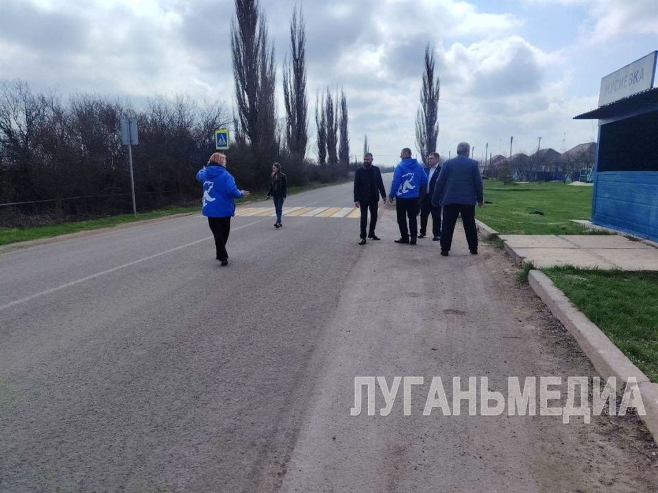 Единороссы проверили качество асфальта на трассе Никольское – Бараниковка Единороссы проверили качество асфальта на трассе Никольское – Бараниковка