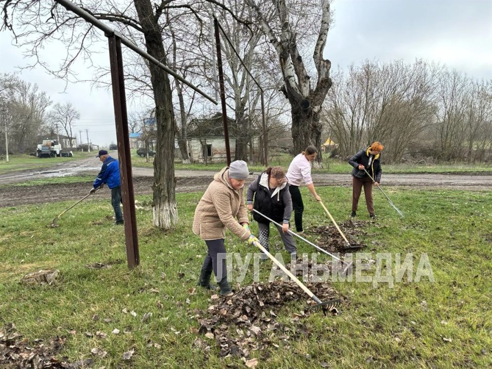 В Алексеевке Белокуракинского округа провели субботник В Алексеевке Белокуракинского округа провели субботник