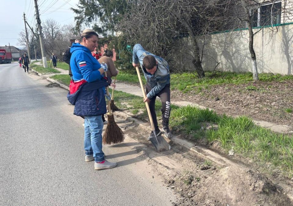 Марина Филиппова: Новоайдар преображается: Вместе делаем поселок чище и красивее! Марина Филиппова: Новоайдар преображается: Вместе делаем поселок чище и красивее!