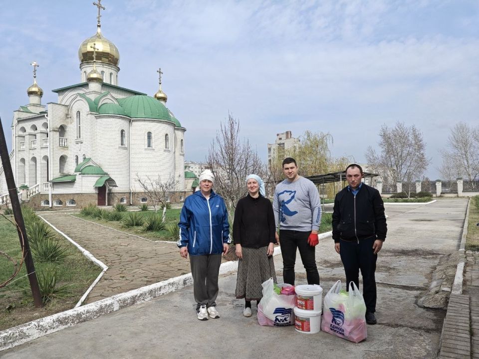 В Рубежном стартовала эстафета добрых дел «Весна – пора наводить порядки» от «Единой России» В Рубежном стартовала эстафета добрых дел «Весна – пора наводить порядки» от «Единой России»