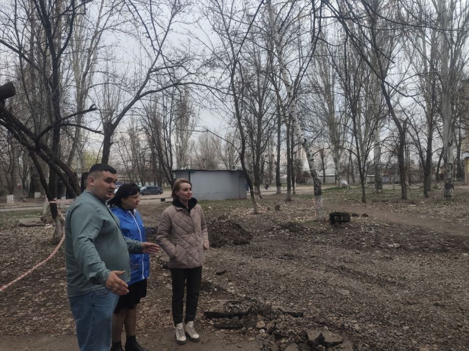 Депутат Партии "Единая Россия" Богдан Шишкин совместно с начальник отдела по жизнеобеспечению города Суходольска Еленой Майстренко обсудили ход работ на социально значимом объекте, который находиться на реконструкции Депутат Партии "Единая Россия" Богдан Шишкин совместно с начальник отдела по жизнеобеспечению города Суходольска Еленой Майстренко обсудили ход работ на социально значимом объекте, который находиться на реконструкции