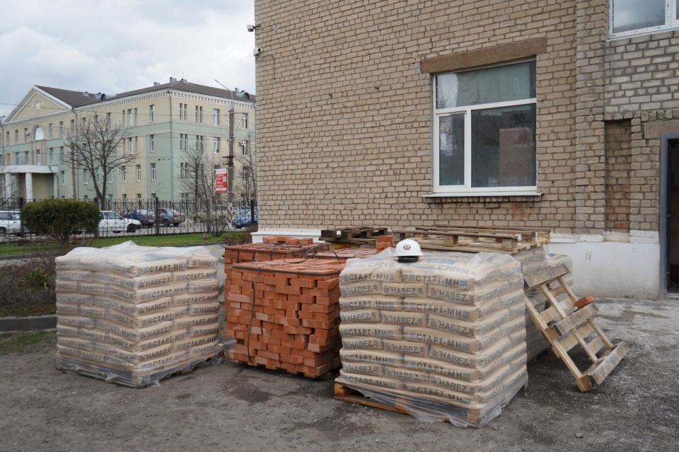 В Свердловском колледже регион-шеф выполняет ремонт спортзала В Свердловском колледже регион-шеф выполняет ремонт спортзала
