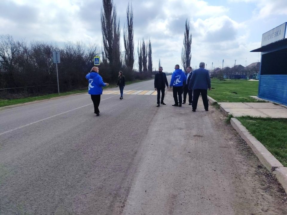 В Меловом оценили качество дороги, отремонтированной по народной программе Единой России В Меловом оценили качество дороги, отремонтированной по народной программе Единой России