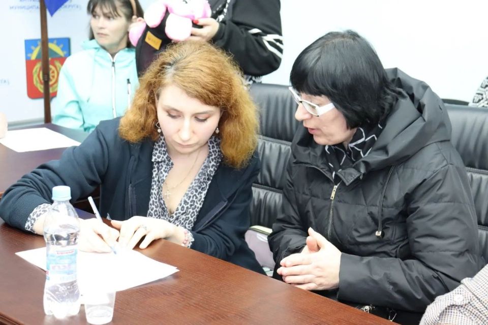 В Антраците прошла встреча специалистов благотворительной организации «Детские деревни SOS» с семьями, оказавшимися в сложной жизненной ситуации, а также с опекунами несовершеннолетних детей В Антраците прошла встреча специалистов благотворительной организации «Детские деревни SOS» с семьями, оказавшимися в сложной жизненной ситуации, а также с опекунами несовершеннолетних детей