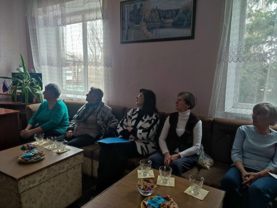 В Лутугинской библиотеке прошёл вечер памяти Ильи Резника В Лутугинской библиотеке прошёл вечер памяти Ильи Резника
