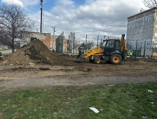 Евгений Бондарь: В Лутугино стартовало благоустройство воркаут-площадки «Спортивный город» Евгений Бондарь: В Лутугино стартовало благоустройство воркаут-площадки «Спортивный город»