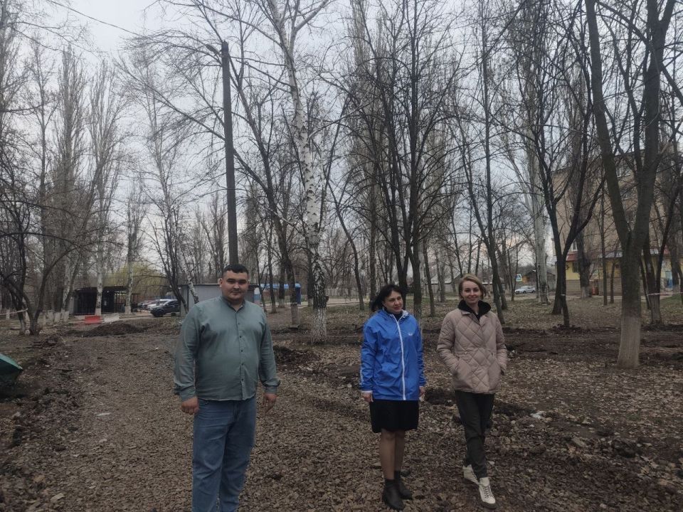 Депутат Партии "Единая Россия" Богдан Шишкин совместно с начальник отдела по жизнеобеспечению города Суходольска Еленой Майстренко обсудили ход работ на социально значимом объекте, который находиться на реконструкции Депутат Партии "Единая Россия" Богдан Шишкин совместно с начальник отдела по жизнеобеспечению города Суходольска Еленой Майстренко обсудили ход работ на социально значимом объекте, который находиться на реконструкции
