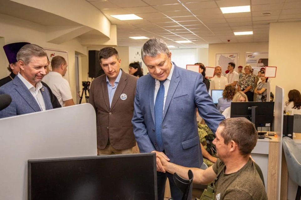 Леонид Пасечник: «Три года назад, по инициативе Президента России Владимира Владимировича Путина, начал работу фонд «Защитники Отечества» Леонид Пасечник: «Три года назад, по инициативе Президента России Владимира Владимировича Путина, начал работу фонд «Защитники Отечества»