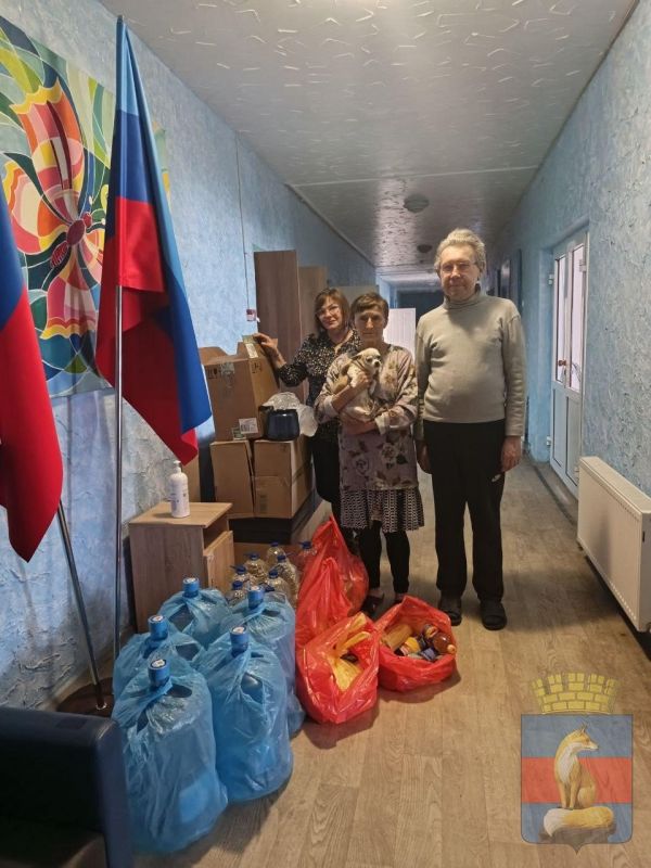 Волонтеры гуманитарного центра Лисичанска привезли эвакуированным жителям Северска продуктовые наборы, одежду и питьевую воду Волонтеры гуманитарного центра Лисичанска привезли эвакуированным жителям Северска продуктовые наборы, одежду и питьевую воду