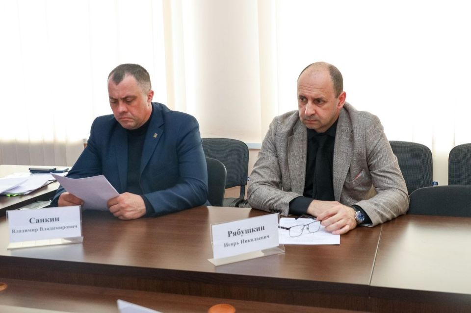 ЭКОНОМИЧЕСКИЕ ВЫЗОВЫ И ПУТИ ИХ РЕШЕНИЯ ЭКОНОМИЧЕСКИЕ ВЫЗОВЫ И ПУТИ ИХ РЕШЕНИЯ