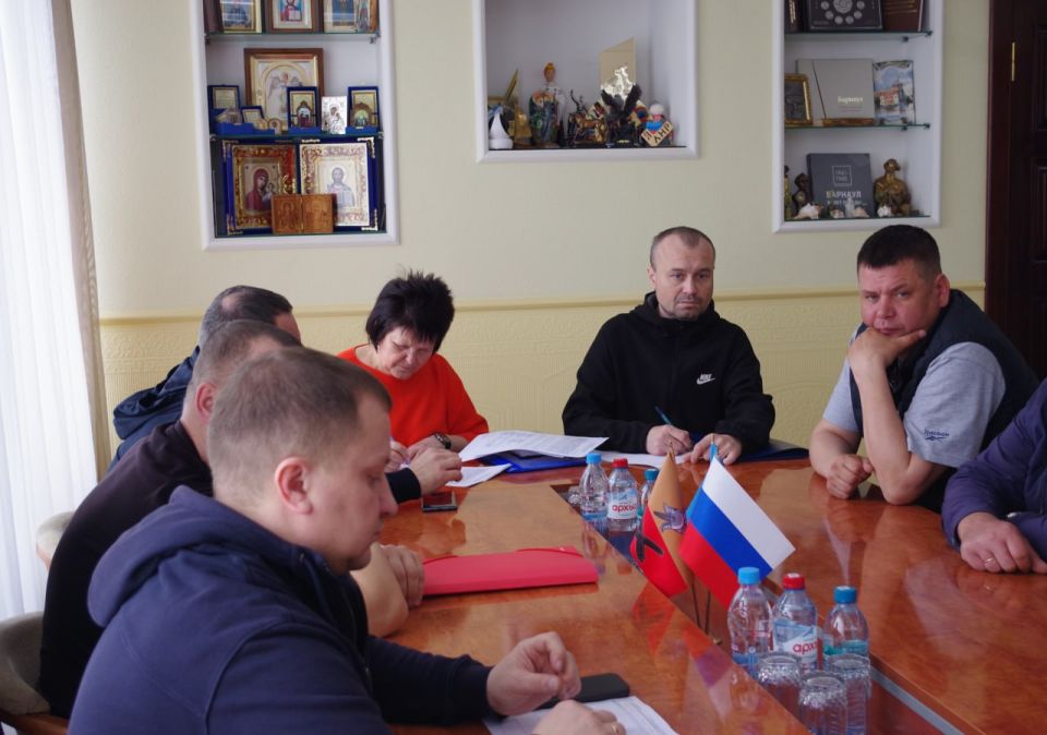 Глава Славяносербского муниципального округа Сергей Крамаренко провел рабочую встречу с Анатолием Колупаевым, заместителем директора краевого ГКУ «Единый заказчик капитального строительства Алтайского края», а также... Глава Славяносербского муниципального округа Сергей Крамаренко провел рабочую встречу с Анатолием Колупаевым, заместителем директора краевого ГКУ «Единый заказчик капитального строительства Алтайского края», а также...