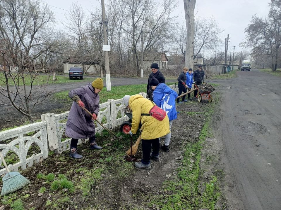 Весна объединяет: в городском округе город Ровеньки прошли субботники Весна объединяет: в городском округе город Ровеньки прошли субботники