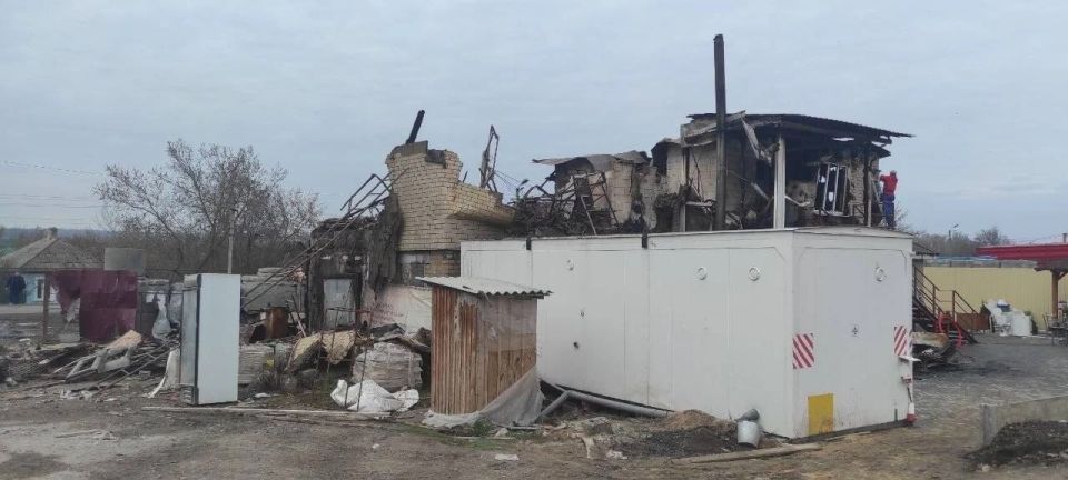 Семья с 8-летним ребенком погибла после удара украинского БПЛА в частный дом в селе Михайловка в ЛНР, сообщил глава Леонид Пасечник Семья с 8-летним ребенком погибла после удара украинского БПЛА в частный дом в селе Михайловка в ЛНР, сообщил глава Леонид Пасечник