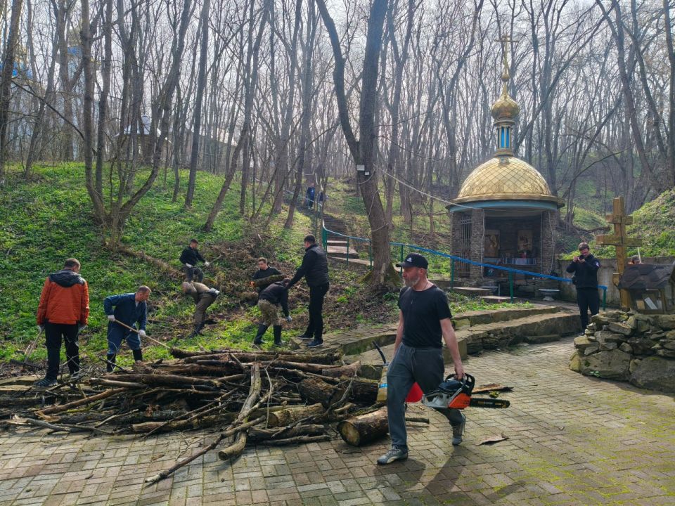 Специалисты Минприроды ЛНР приняли участие в субботнике на территории заповедного урочища «Киселева балка» Специалисты Минприроды ЛНР приняли участие в субботнике на территории заповедного урочища «Киселева балка»