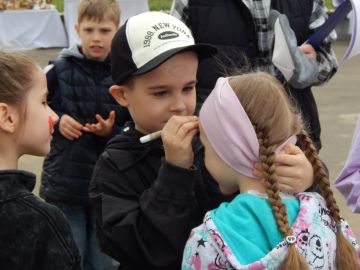 День смеха в парке: веселье, смех и весенние пожелания!